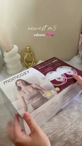 Unboxing the newest collection of M Series, the new Momcozy M5 in Sakura 🎀💗 I really love the color + M5 suction is really nice, strong but smooth 🥰 get yours now mommies! #pump #momcozy #momcozyshop #momcozym5 #momcozylife  