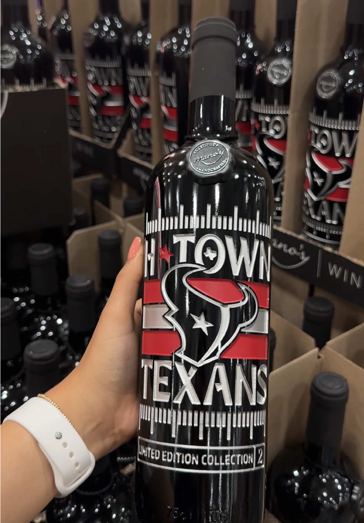 🚨 PSA: Costco has limited edition Houston Texans wine 🏈🍷 #houstontexans #texansfootball #htown #costcofinds #wine 