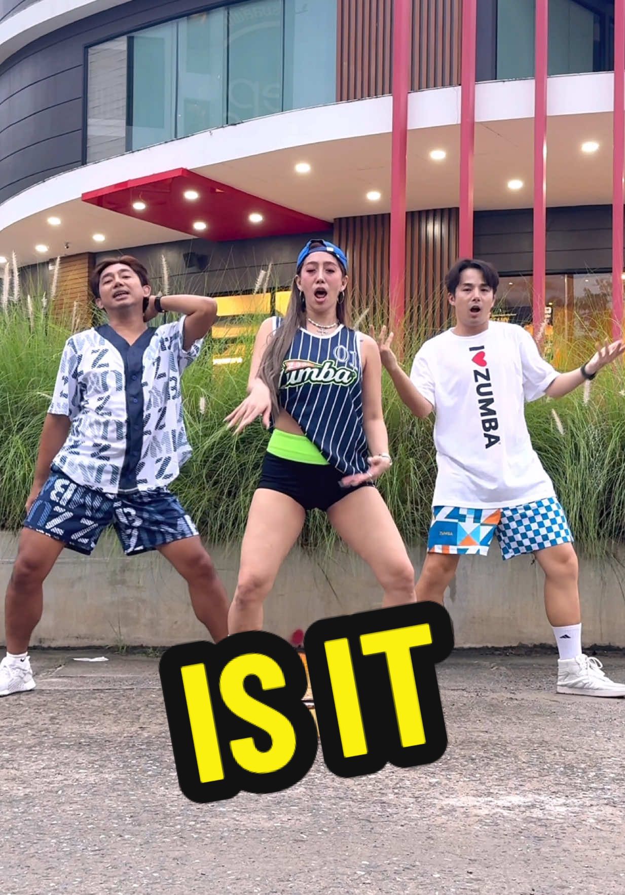 IS IT - Tyla ❤️ #thedivathaialnd  #isitchallenge #isit #tyla #dance 