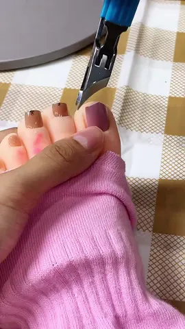 ¡Dile adiós a las uñas encarnadas y gruesas! Este cortaúñas de apertura ancha corta sin esfuerzo incluso las uñas más duras, con precisión y sin ensuciar gracias a su sistema de recolección automática. ¡Imprescindible para un cuidado perfecto de las uñas! 👣✂ #CortaUñasDeAperturaAncha #SoluciónParaUñasEncarnadas #CortadorDeUñasGruesas #CuidadoDeUñasFácil #EsencialesDeHigiene #HerramientaImprescindible #CortePreciso #SinDesorden #FácilDeUsar #MejorCompra #TendenciaEnTikTok #ProductoViral #compraahora
 
