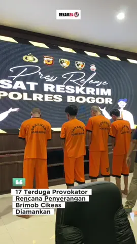 Sabtu malam (30/8) aparat Brimob Cikeas mengamankan 17 orang terduga provokator yang diduga hendak menyerang markas Brimob. Dari hasil penyelidikan, empat orang telah ditetapkan sebagai tersangka. Mereka adalah: 	•	M (Tangerang Selatan), terduga provokator sekaligus pembawa senjata tajam. Polisi menemukan dua bilah pisau dan pamflet provokasi dalam ponselnya. M dijerat UU ITE, UU Darurat 1951, serta pasal penghasutan KUHP dengan ancaman maksimal 10 tahun penjara. 	•	AS (Bogor), berperan sebagai pembawa materi hasutan berupa poster yang akan ditempel di sekitar Mako Brimob. Ia disangkakan pasal 160 KUHP dengan ancaman enam tahun penjara. 	•	RP (Bogor), kedapatan membawa satu botol bahan bakar Pertamax yang diduga akan digunakan untuk aksi pembakaran. Ia disangkakan pasal 187 junto pasal 53 KUHP dengan ancaman 12 tahun penjara. 	•	BS (Bogor), menyebarkan pesan provokatif di grup WhatsApp, termasuk ajakan untuk menyerang anggota Brimob. Ia disangkakan pasal-pasal dalam UU ITE dengan ancaman pidana berat. Sementara itu, 13 orang lainnya masih menjalani pemeriksaan lebih lanjut. Kepolisian menyita sejumlah barang bukti, termasuk pamflet provokasi, senjata tajam, dan botol berisi bahan bakar.  Kapolres Bogor juga mengimbau masyarakat agar tidak mudah terprovokasi isu-isu yang tidak dapat dipertanggungjawabkan. “Kami pastikan situasi di Kabupaten Bogor aman dan kondusif.