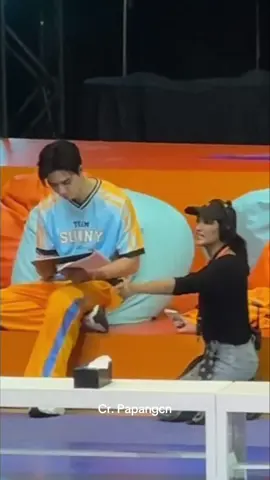 กลางวันผมเป็นผู้บริหาร… 😂 ขอโทษนะเฮีย แต่ท่ามันได้จริงๆ #dmdsportday2025  #zeenunew  #zeepruk 