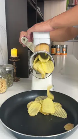Slicing potatoes is so easy #kitchengadgets #kitchen #cheesegrater 