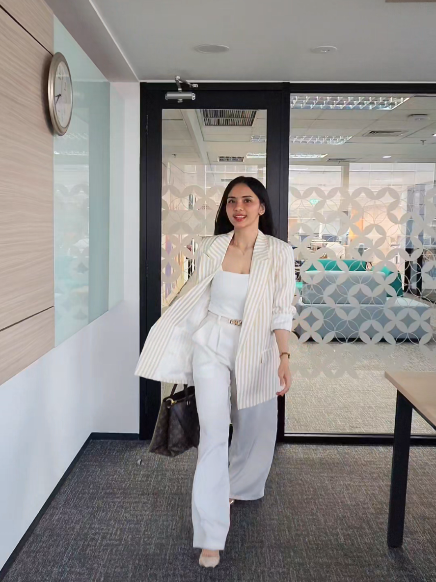 Stay save everyone♡ #fyp #outfitkantor #OOTD #corporatelife #fitcheck 