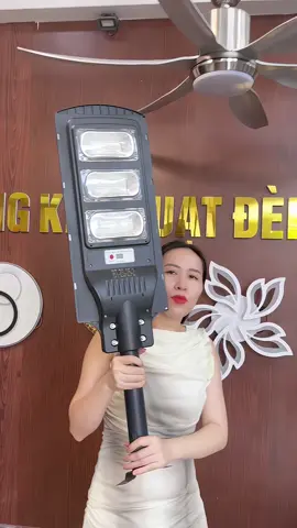 đèn năng lượng liền thể chiếu sáng xa và co bảo hành. #oanhoioanh  #tongkhoden #đennlmt 