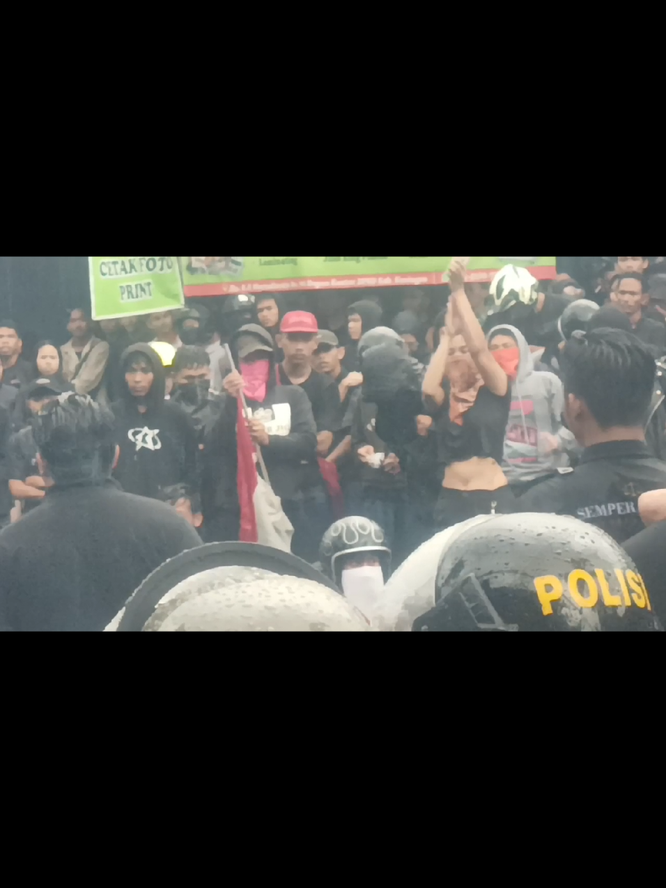 Pemuda pemudi yang hebat urang kuningan Indahnya kebersamaan Demo Orasi Mahasiswa dan Ojol di Kuningan Tertib bukan anargis tapi sangat menghibur dan menginspirasi  serta  tak mudah terprovokasi#dprkuningan #kuninganjawabarat #dianrahamatyanuar #kangdedimulyadi #fyp 