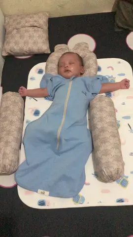 MasyaAllah yaaa makin makin🤏🏻🐣 skrg lumayan bt pegel gendongnya #masyaallahtabarakkallah #bayilucu 