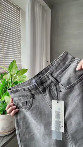 Quần jeen nữ ống suông rộng lưng cao ống 27 cm màu xám bạc #thequao  #ncb08  #quạneennulungcao  #quạneenongsuong  #quanjeen 