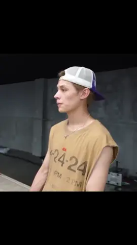 #james topi kebelakang + kutangan #cortis 