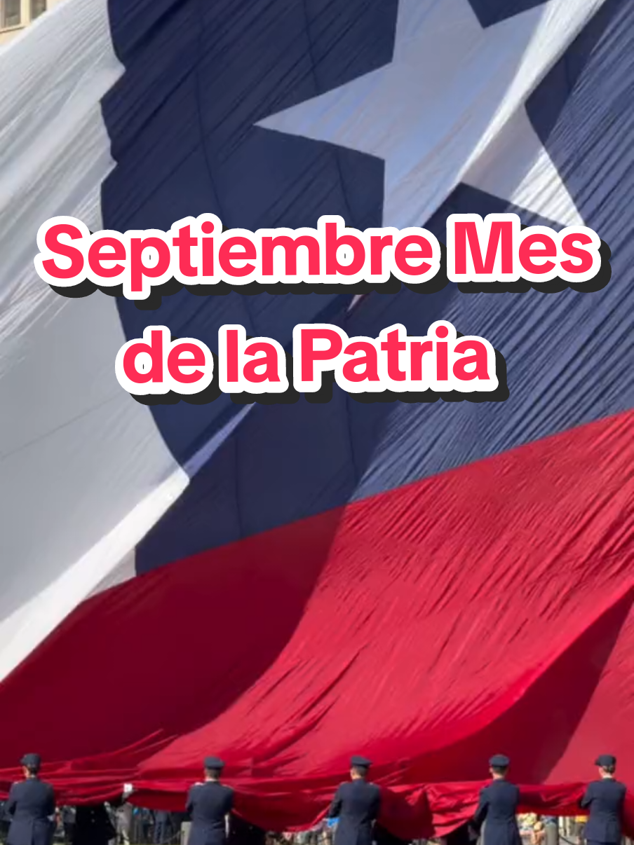 Cada 18 de septiembre, los chilenos celebramos con orgullo las Fiestas Patrias, una tradición arraigada que nos invita a reflexionar sobre nuestra identidad nacional. Sin embargo, al revisar los hechos históricos, surge una pregunta interesante: ¿por qué celebramos el 18 de septiembre y no el 12 de febrero, fecha en la que realmente se proclamó la independencia de Chile? Este dilema nos revela la complejidad de la historia de nuestro país y nos recuerda que la independencia no fue un suceso puntual, sino un proceso que abarcó años y estuvo marcado por factores internos y externos. El 18 de septiembre de 1810, Chile formó su primera Junta Nacional de Gobierno, pero esta no declaró la independencia política, económica y cultural. En ese momento, los criollos, quienes conformaban la aristocracia terrateniente chilena, juraron lealtad al rey de España, prisionero por la invasión napoleónica. Fue una manifestación de autonomía, sí, pero aún dentro del marco de lealtad a la Corona española. En contraste, la independencia efectiva de Chile comenzó a gestarse con la derrota de los españoles en la Batalla de Chacabuco el 12 de febrero de 1817, y un año después, Bernardo O’Higgins firmó el Acta de Independencia. ¿Por qué entonces la fecha del 18 de septiembre se convirtió en la celebración oficial? La respuesta es más política que histórica. Después de la renuncia de O’Higgins como Director Supremo, la clase dirigente, dividida en sus opiniones sobre su legado, necesitaba una fecha que unificara al país. O’Higgins fue visto como un dictador por algunos sectores, lo que generó resistencia hacia la fecha del 12 de febrero. En lugar de celebrar un día asociado a su figura, se decidió por un símbolo más neutral y de consenso: el 18 de septiembre, fecha que representaba el inicio del camino hacia la independencia. Este debate histórico sobre la fecha no es menor, ya que refleja las tensiones políticas de la época y las diversas interpretaciones de lo que significaba la independencia. Para algunos, fue una lucha por la autonomía económica, para otros, una cuestión de soberanía política. En todo caso, la verdadera independencia de Chile fue un proceso prolongado, que incluso culminó años más tarde, en 1826, cuando los españoles fueron expulsados de Chiloé. Hoy, en el siglo XXI, miramos hacia atrás y comprendemos que nuestra historia no es un relato simple ni lineal. La independencia, al igual que muchos otros procesos históricos, está llena de matices y factores ideológicos, políticos, económicos y culturales. La decisión de conmemorar el 18 de septiembre, más que una fecha de independencia real, simboliza el inicio de un proceso de transformación que no solo definió nuestra soberanía, sino también nuestra identidad como nación. A medida que celebramos nuestras Fiestas Patrias, es importante recordar que la historia está viva. Nos invita a reflexionar sobre qué entendemos por independencia hoy en día, en un mundo interconectado y globalizado. Si bien somos un país políticamente independiente, nuestras dependencias económicas y sociales con otros países siguen presentes. El desafío, entonces, es mantener viva esa reflexión sobre nuestra independencia y cómo esta sigue moldeando nuestra identidad y futuro. ¡Felices Fiestas Patrias! #fiestaspatrias #chile #18deseptiembre #paratii #fyp 