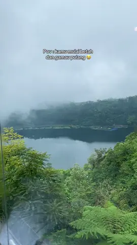 Seharian betah si ini😭 #asmaralokaumbrella #wonosobo #telagamenjer #staycation #foryoupage 