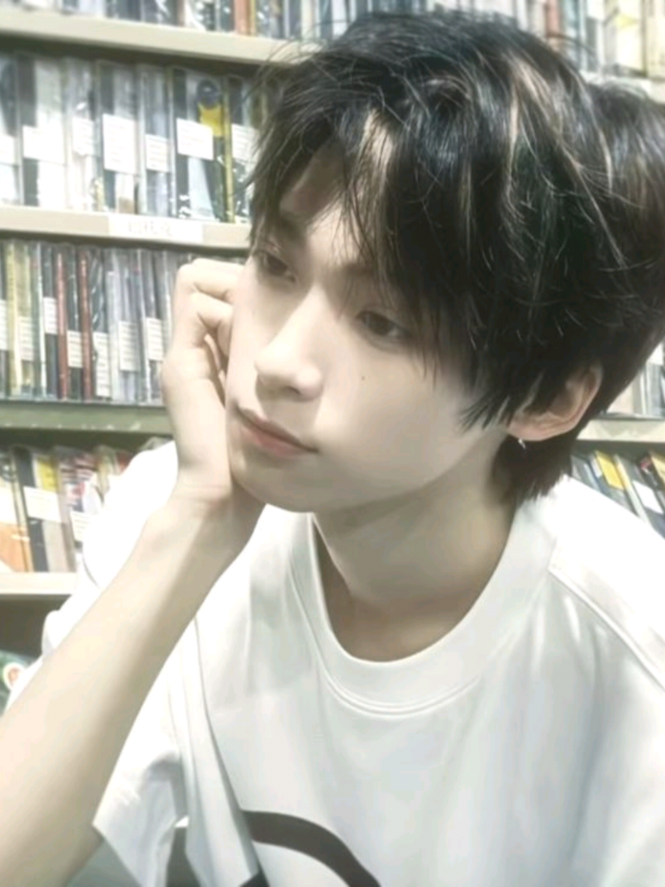 chung ta khong thuoc ve nhau..  .  .  #tudu #ziyu #梓渝 