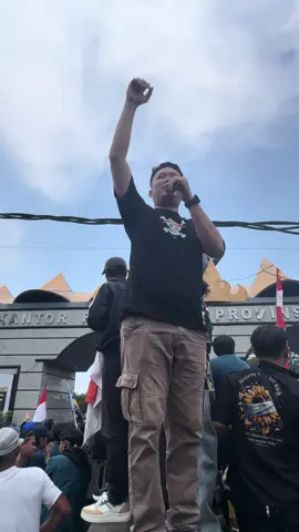 Jangan terprovokasi kita lawan provokasi dan penyusup !!