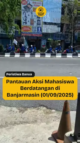 Aksi Mahasiswa pada Senin, 1 September 2025 di DPRD Kalimantan Selatan sudah berdatangan menuju titik lokasi. Terlihat rombongan mahasiswa bergerak di Jalan Ahmad Yani dan Pasar Sudimampir Banjarmasin