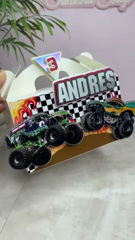 Cajita personalizada Monster Trucks 🏁🔥 Perfecta para consentir a los peques en su cumpleaños 🎂💖 #MonsterTruckParty #FiestaInfantil #CajitasPersonalizadas #RecuerdosFiesta #DetallesConAmor   