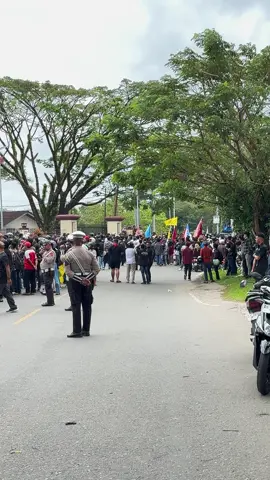 Situasi demo di Polda Maluku #Ambon #TanpaAnarkis#Damai
