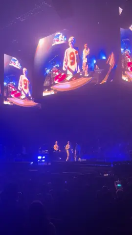 Sorry this looks like it was taken on a Nokia brick but tonight at Linkin park they had Emily play the intro to in the end and it was precious. #linkinpark #kansascity @Linkin Park 