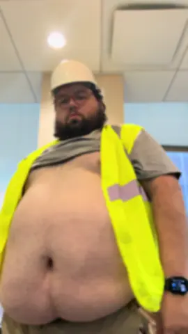 Construction belly #chubbymen #gaybear #beard #tiktokbears #bearsoftiktok ‬ 