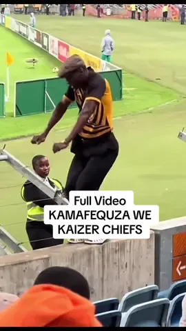 Engabe uyilenje emsebenzile 🙈🔥🔥🎉🎉@Mtaka Nkehli and lengoma siyayidla, sekungeye Kaizer Chiefs@uMafikizolo#kaizerchiefs #kaizerchiefsfans #orlandopiratesfans #fyp #khocymj 