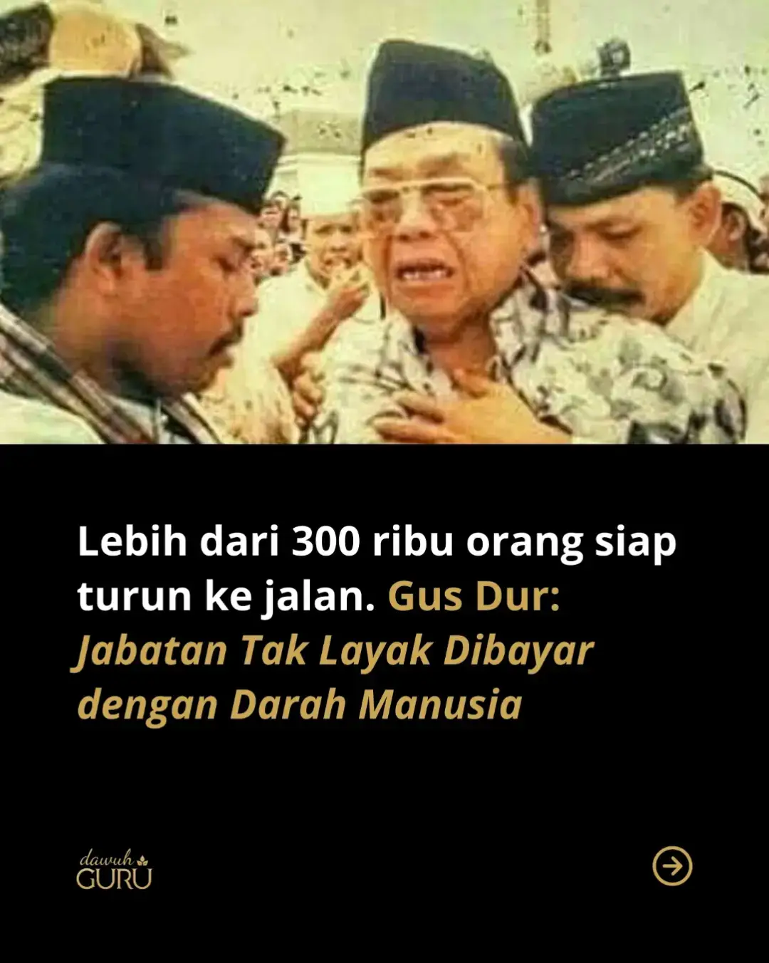saat gus dur dilengserkan, lebih dari 300 ribu orang siap mempertaruhkan nyawa untuk mempertahankannya. tapi apa kata gus dur? “jabatan di negara itu setinggi apa sih? kok sampai harus meneteskan darah manusia segala?” kata-kata yang membungkam amarah, sekaligus mengajarkan: jabatan hanyalah titipan, tapi prinsip kemanusiaan harus diperjuangkan. Dapatkan Bukunya Segera! Komen 