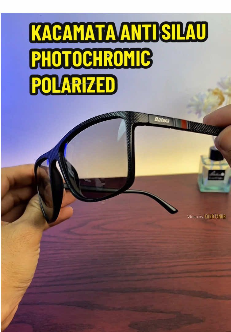 Rekomendasi kacamata anti silau polaris photochromic buat kegiatan di outdoor, bahannya ringan banget, lentur dan designya keren.  #KacamataPriaHitamKeren  #KacamataPriaPhotochromic  #KacamataPolarizedAntiUv #KacamataPriaAntiUv  