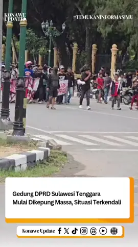 Kendari - Sejumlah elemen dari berbagai organisasi kemahasiswaan di Kota Kendari saat ini mulai mengepung Kantor DPRD Sulawesi Tenggara, Senin (1/9/2025). .  Organisasi kemahasiswaan yang tergabung dalam Cipayung Plus Kota Kendari telah menyampaikan berbagai aspirasinya, mulai dari tunjangan DPR RI yang dinaikan, sikap semena-mena anggota DPR yang terlihat tidak peka kepada kondisi masyarakat yang lesu dan juga wafatnya driver Ojol yang terlindas oleh kendaraan taktis Brimob. .  Dari pantauan di lapangan oleh media, sudah ada beberapa aksi massa yang telah masuk ke kawasan untuk melakukan audiensi kepada anggota DPRD Sulawesi Tenggara. Kondisi saat ini masih terkendali dan aman. .  Ketua KMHDI Kendari saat menyampaikan orasinya, Arya menegaskan bahwa massa saat ini agar tidak terprovokasi untuk melakukan aksi anarkis agar tidak menimbulkan kericuhan. .  Sumber : telisik.id