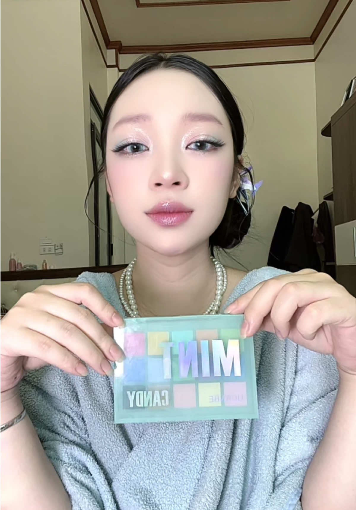 Mở pass mùng 1 với layout makeup tiên cá cùng bảng mắt của nhà UCANBE với tui nha #ucanbe #makeup #bangmatucanbe #phanmat #xuhuong @UCANBE 