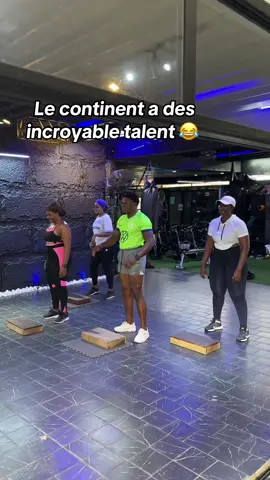 Je crée les chorégraphies de step danse ici tout les jours .  Mais celle si est la meilleure de toutes. Dit moi en commentaire ce que tu en penses #choregraphie #step #danse #flowers #pourtoi 