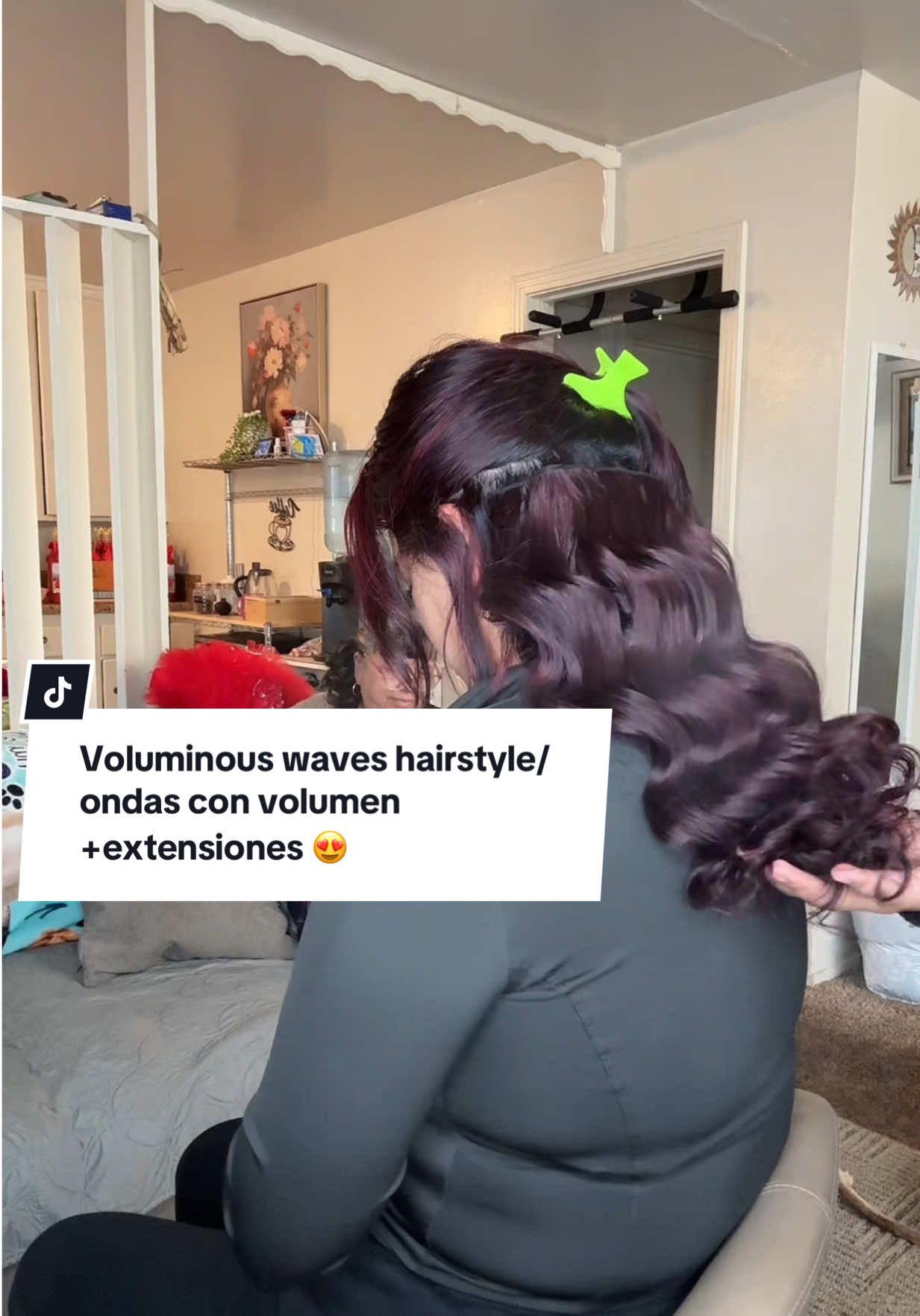 Hermoso peinado con volumen Messy volumed waves 😍 + extentions ☺️ #hairstyle #xvaños #makeup #waves #messyhair #voluminoushair #volumehair 