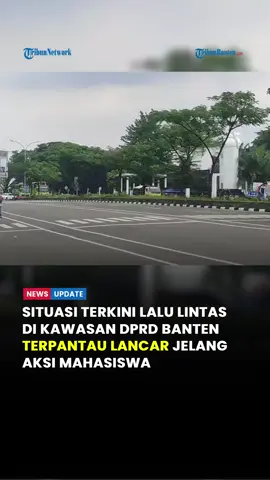 Menjelang aksi demonstrasi di depan Gedung Dewan Perwakilan Rakyat Daerah (DPRD) Provinsi Banten, situasi arus lalu lintas di sekitar Kawasan Pusat Pemerintahan Provinsi Banten (KP3B), jalan Syekh Moh. Nawawi Albantani, Kota Serang terpantau lancar dan tertib. Pantauan TribunBanten di lokasi, pada pukul 12:05 WIB hari ini, kendaraan masih dapat melintas dengan lancar tanpa adanya kemacetan berarti. Diketahui sejumlah organisasi mahasiswa yang tergabung dalam aliansi 'Revolusi Rakyat Banten' akan menggelar aksi di depan gedung DPRD Banten. Informasi tersebut diterima oleh TribunBanten.com dari sebuah pamflet seruan aksi yang bertuliskan 