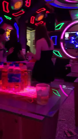 đồ con bướm dối trá 🤭