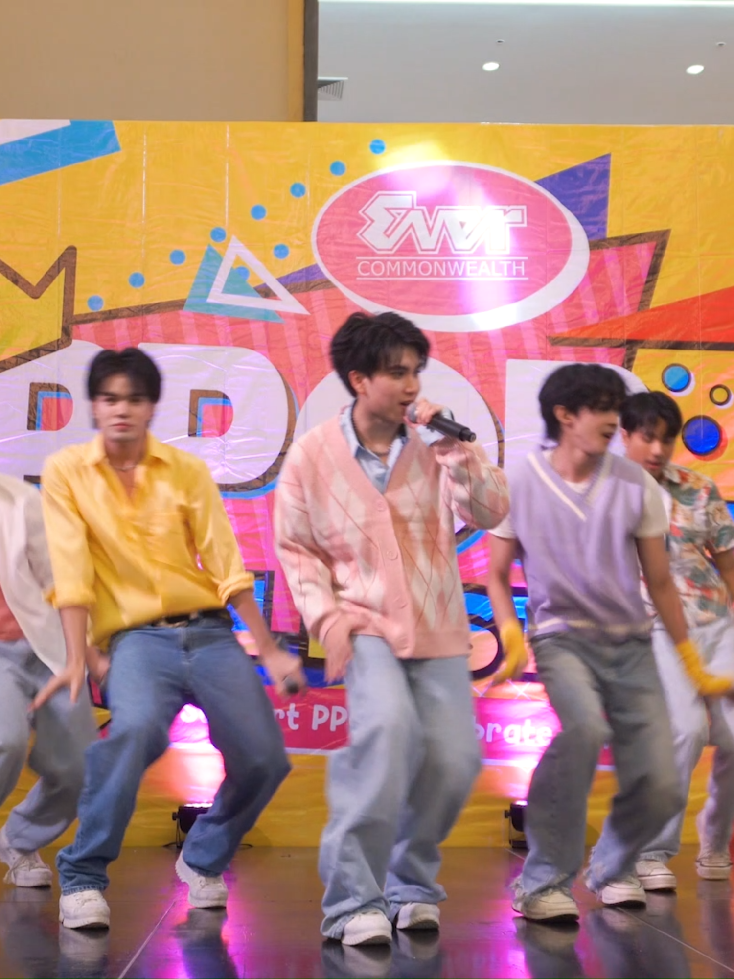 👀 Watch as 1621 takes the stage with their trending hit “Bababa” at the Ever Ppop Mall Show! 🔥 The energy, the moves, the vibes — all for the Everkadas and Guardians! 💜   #EverPpopMallShow #1621 #Bababa #EverCommonwealth
