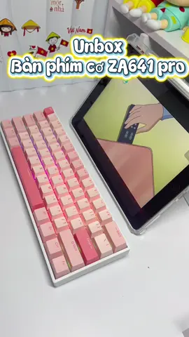 “Em nó đây rồi-bàn phím cơ Hồng pastel siêu xinh 😍  3 chế độ kết nối, pin trâu, gõ êm mà xinh hết nấc. Setup mà có em này auto cute 🤩🤩 Bạn chấm bao nhiêu điểm cho bàn phím này ?” #banphimco #ZA641pro #viral #xuhuong #dodientuthongminh 