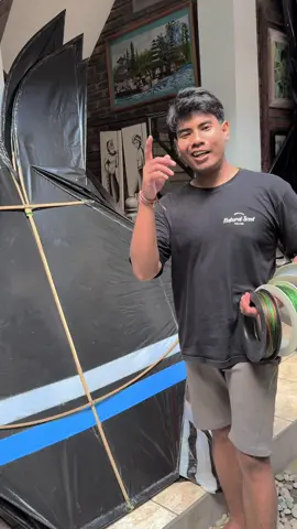 Lomba layangan cotek di atas rumah