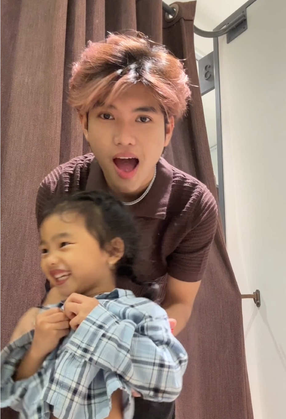 Weekend Shopping with my Roblox Friends 😭😭 #outfitcheck #trend #foryoupage #friends #kid @នីត👩🏻‍🍼 