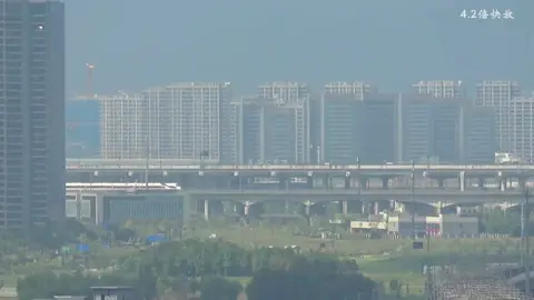 中国高铁“飙车”名场面:“复兴号”与“和谐号”共同演绎什么叫弯道快才是真的快！结尾有列车5 车交汇名场面！