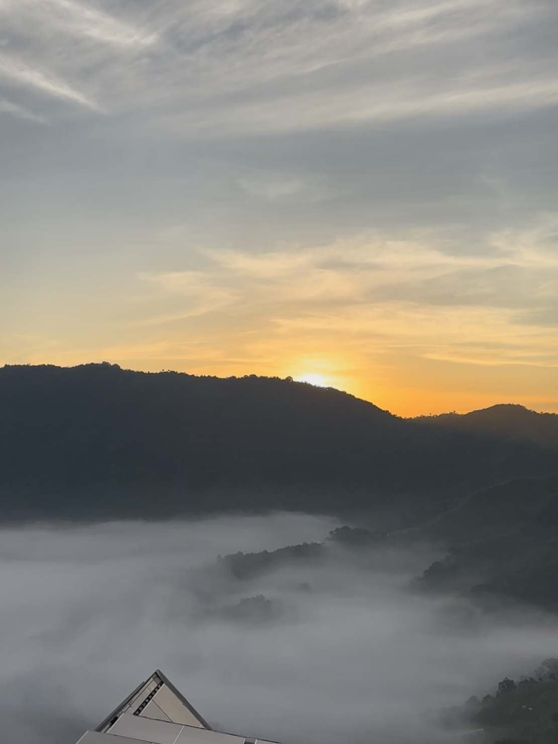 Sunrise + Sea of clouds in Tanay, Rizal #seaofclouds #staycation #sunrise #morningvibes #tanayrizal 