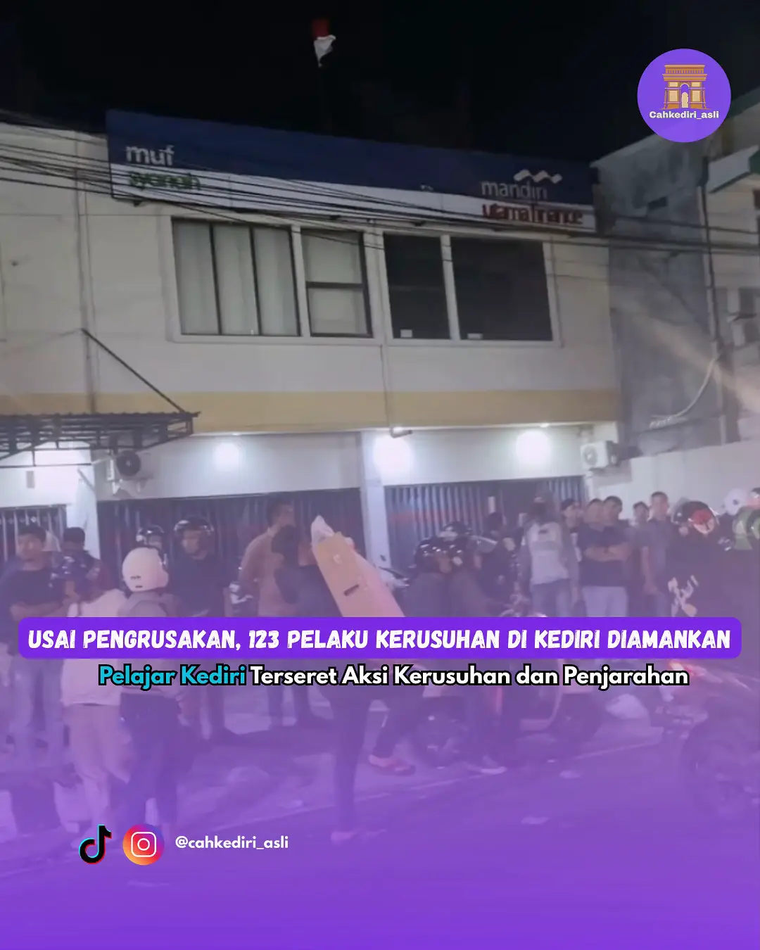 Sebanyak 123 orang diamankan polisi usai kerusuhan dan penjarahan di beberapa titik wilayah Kabupaten Kediri. Saat ini, mereka masih menjalani pemeriksaan intensif di kepolisian. Yang bikin miris, dari ratusan orang tersebut, mayoritas justru pelajar—mulai dari siswa SMP, SMA, SMK, hingga santri. Bahkan ada seorang perempuan yang ikut terlibat dalam aksi anarkis itu. Kapolres Kediri, AKBP Bramastyo Priaji, menyayangkan kejadian ini dan menegaskan perlunya perhatian serius dari para orang tua agar lebih ketat mengawasi putra-putrinya. #cahkediriasli #kediri #fypageシ゚ #kediri #kurusuhanaedit 