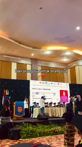 Masyaallah harus tercapai membahagiakan orangtua🫰🏻🥰 #masyaallahtabarakkallah #finally #wisuda #orangtua #xycbca 