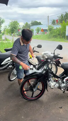 rửa xe song phải cần dưỡng bóng nha anh em ơi #xuhuongtiktok 