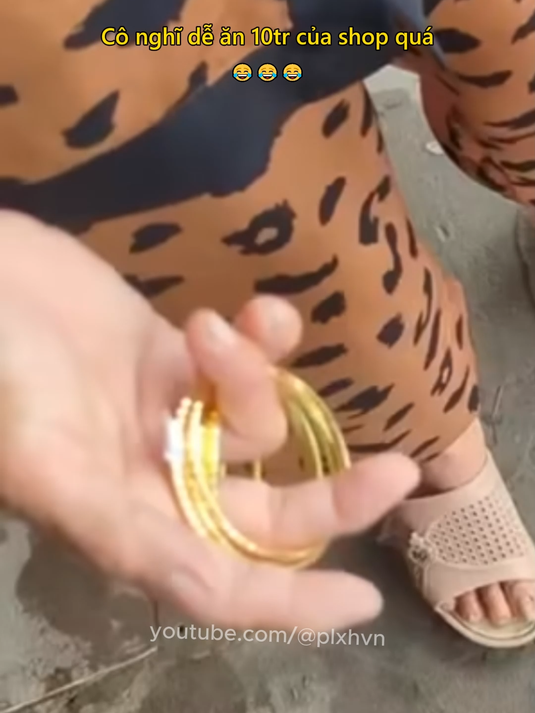Cô nghĩ dễ ăn 10tr của shop quá 😂 #shipper #haihuoc #vuive #chuyenla #docla #thongminh #plxhvn #phapluatxahoi