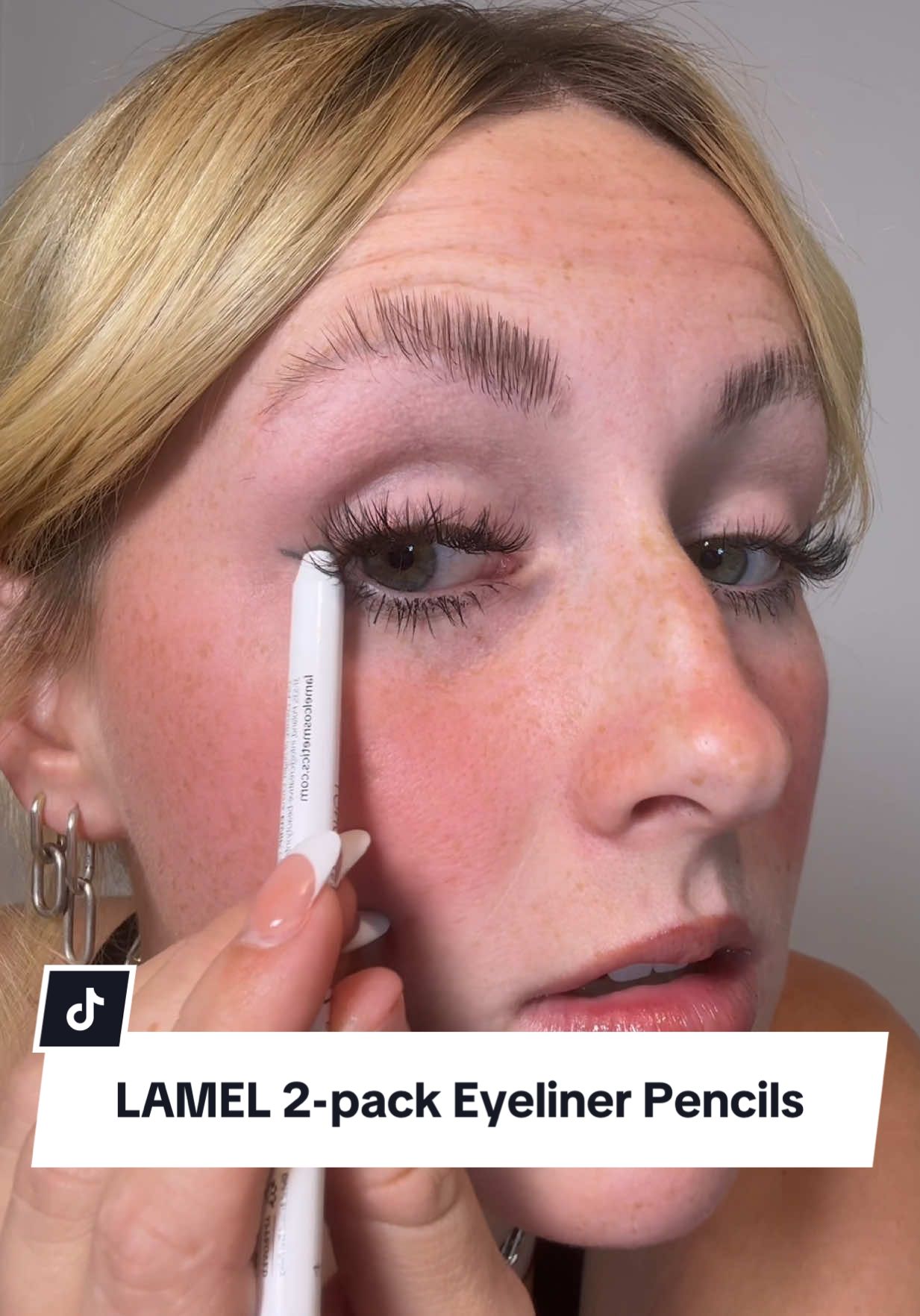 whyyyyy 😭😭😫 #eyelinerpencil #beautyfinds #makeupfinds #viralmakeup #tiktokshopcreatorpicks 