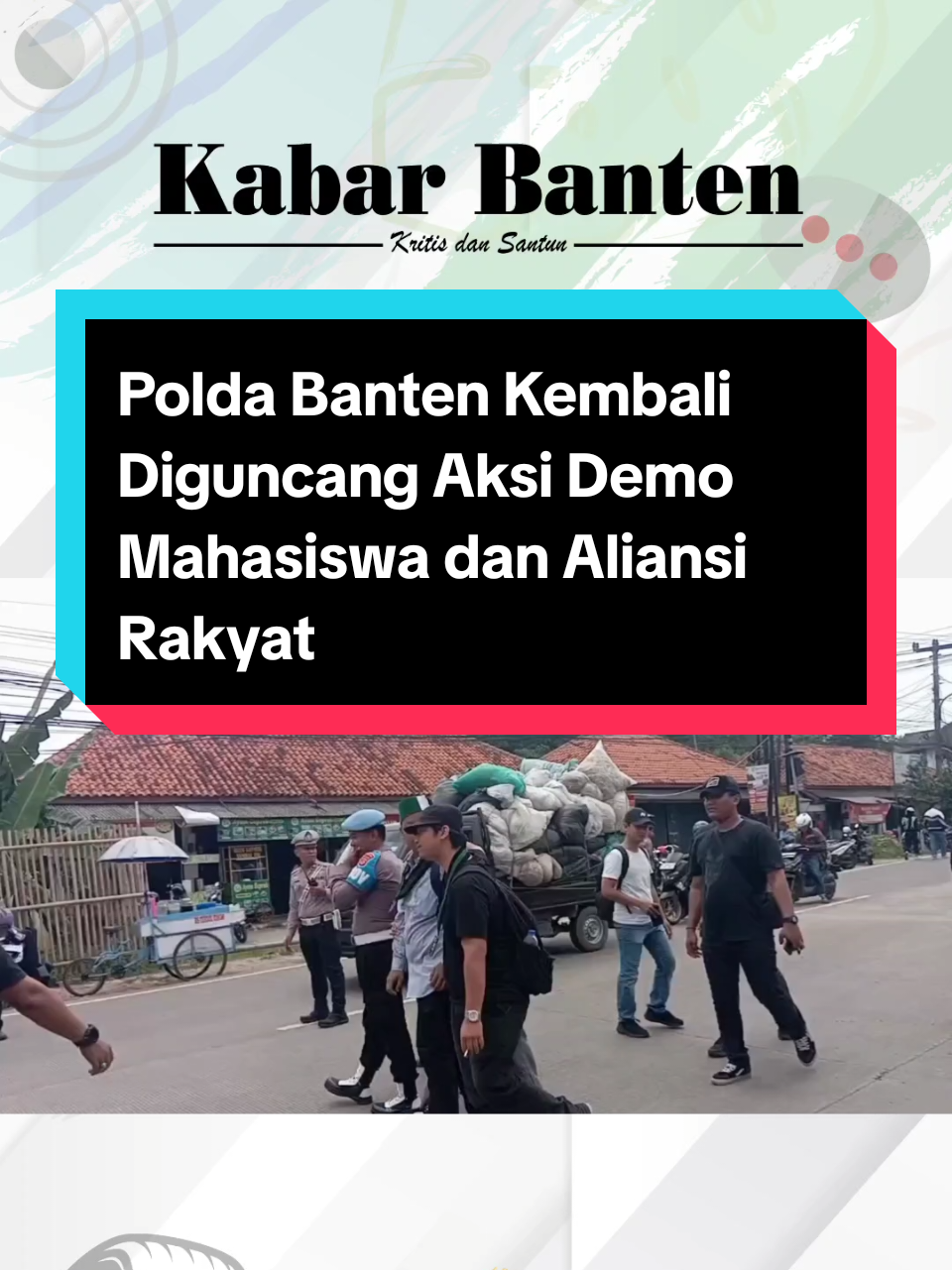 BANTEN - Markas Polda Banten kembali didatangi ratusan demonstran dari HMI Cabang Serang dan Aliansi Revolusi Rakyat Banten, Senin 1 September 2025. Aksi dimulai dengan orasi puluhan massa HMI di depan Mapolda, kemudian disusul kedatangan massa dari Aliansi Revolusi Rakyat Banten. Kapolda Banten Brigjen Pol Hengki turun langsung menemui massa dan menyampaikan bahwa tuntutan mereka akan direspons. Usai beraksi di Mapolda, massa bergerak menuju Sekretariat DPRD Provinsi Banten untuk melanjutkan demonstrasi. *** By: Fajri Munawir / Kabar Banten #KabarBanten #Banten #ProvinsiBanten #KotaSerang #SerangKota 