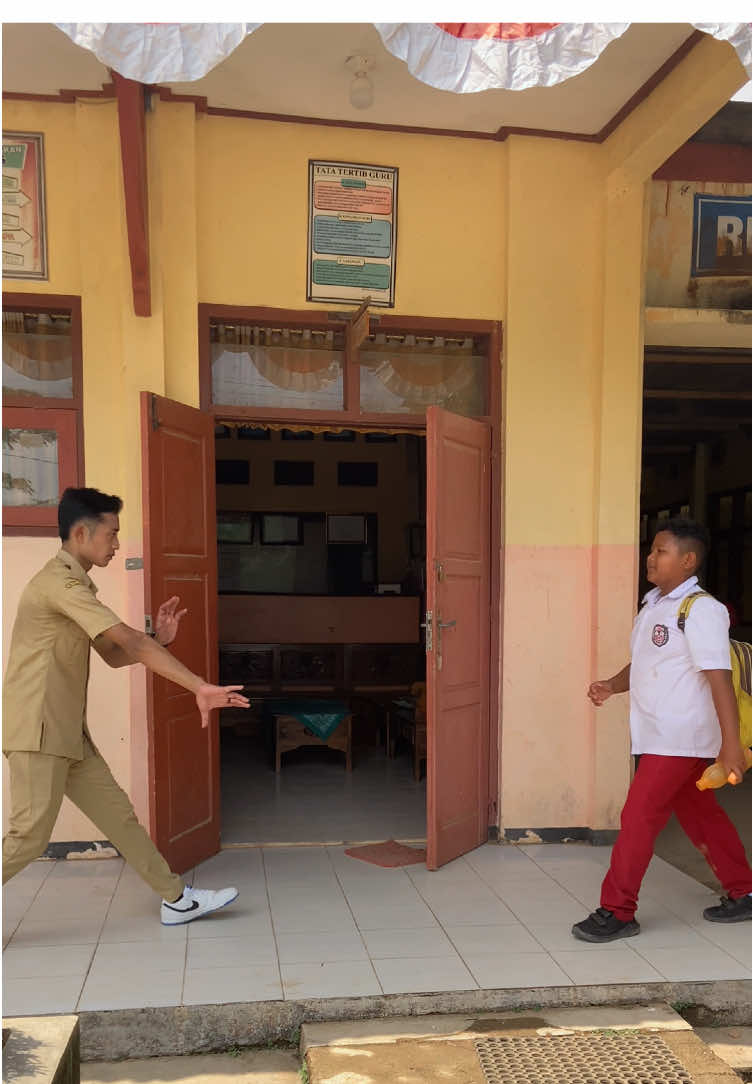 Setelah pijat kretek abalabal massguru jalanya sudah tidak sengkleh dan mleyot” lagi bolo🤪#massguruwae #guru #sabar #psht #sadewok 