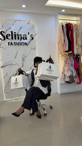 selina’s hair  and fashion #🤍🖤🤍🖤 