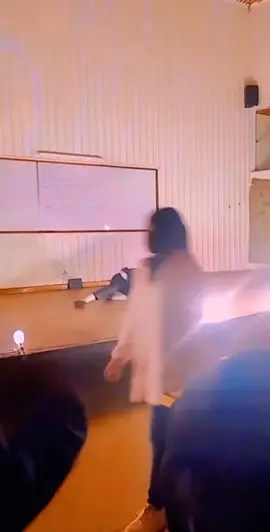 The girl screaming in the background ❤️