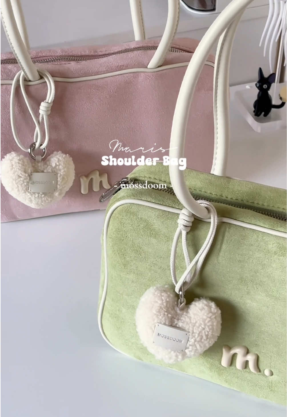 Kiott la siap ada keychain comel  #mossdoombag #mossdoomshoulderbag #shoulderbag #suedebag 