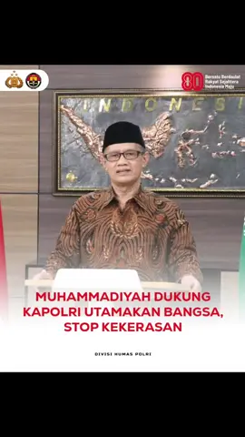 Ketua Umum Pimpinan Pusat Muhammadiyah, Prof. Dr. K.H. Haedar Nashir, M.Si., menekankan pentingnya ketenangan nasional. Ia juga menegaskan menjadikan insiden yang tengah terjadi sebagai pelajaran untuk mengutamakan kepentingan bangsa serta menghentikan kekerasan. “Insiden ini harus menjadi pelajaran berharga bagi semua pihak untuk mengutamakan kepentingan nasional dan menghentikan kekerasan,” ujar Prof. Dr. K.H. Haedar Nashir, M.Si., dalam keterangannya pada Minggu (31/8).  Porf. Haedar Nashir juga mengungkapkan bahwa Muhammadiyah mendukung komitmen Kapolri, Jenderal Polisi Drs. Listyo Sigit Prabowo, M.Si., bersama jajarannya dalam mengusut kasus secara adil dan transparan. Ia pun mengingatkan masyarakat agar tidak mudah terpengaruh informasi di media sosial serta selalu melakukan klarifikasi untuk mencegah hoax dan provokasi. Mari #BersatuDemiIndonesia Bersama Jaga Kerukunan Bangsa