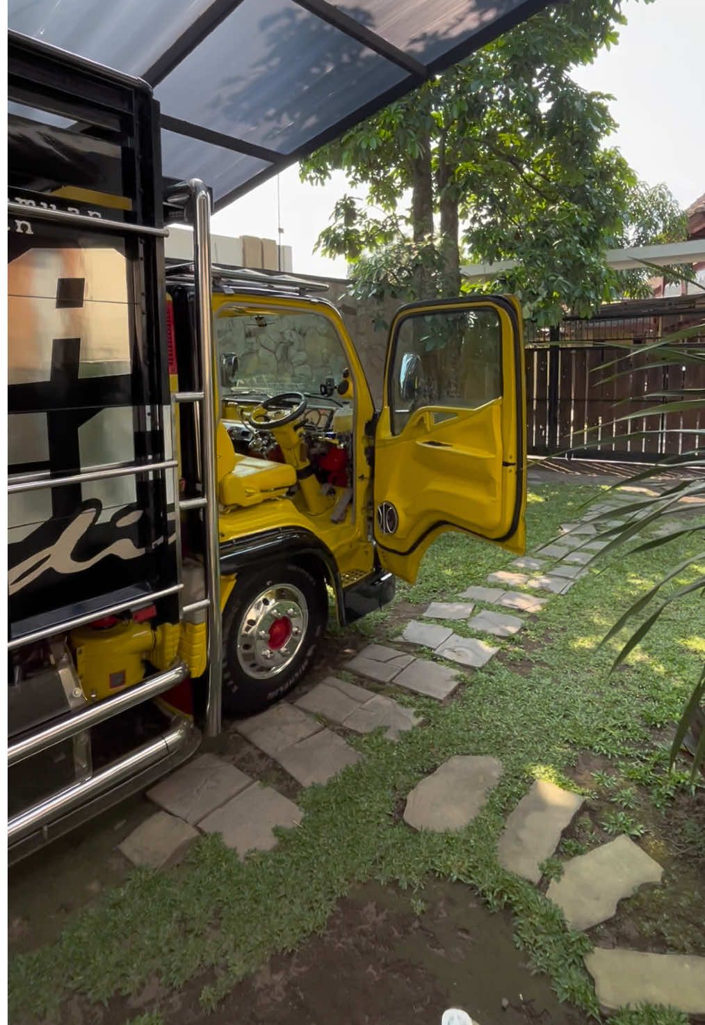 SHIPMAN PUTRA TEGAR #trukmaniaindonesia #trukmodifikasi #cantermaniaindonesiacommunity #trukkontes #truk_oleng 
