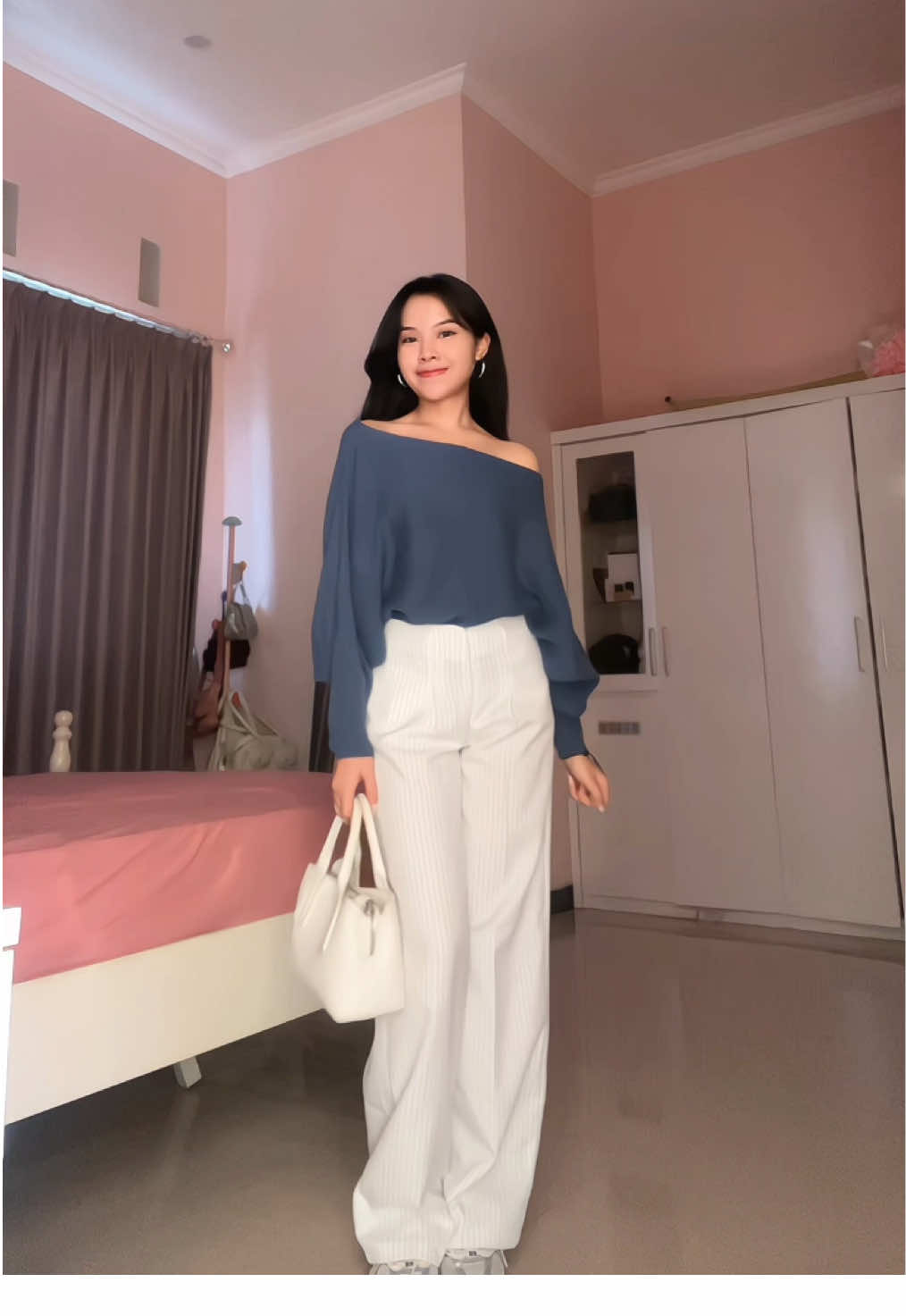 celana fav akuu!!🤍 jd keliatan tinggi #stripepants #loosepants #celanawanita #rekomendasicelana 